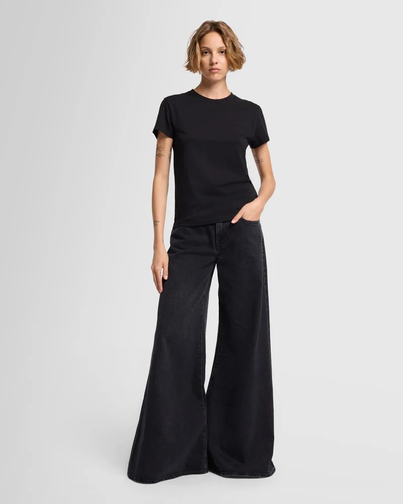 Basic Tee in Black