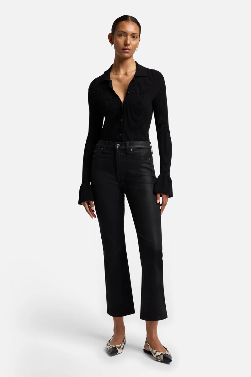 High Waist Slim Kick in Coated Black