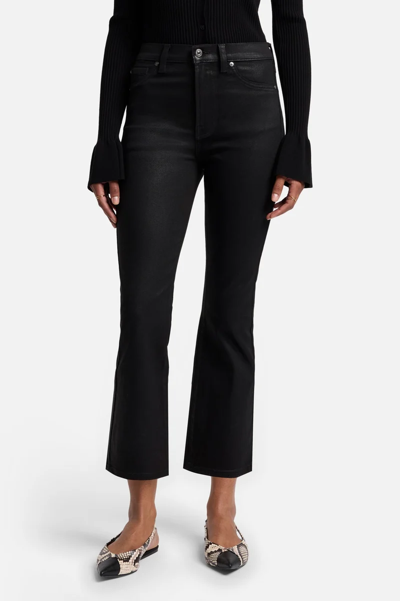 High Waist Slim Kick in Coated Black