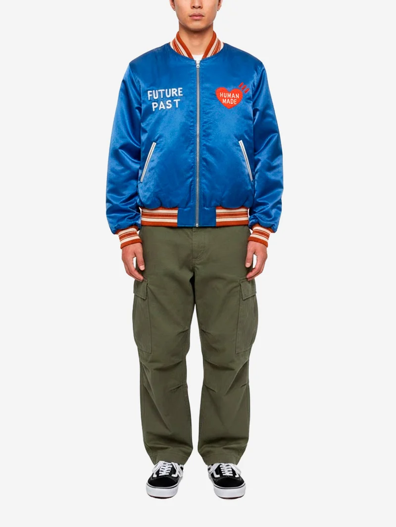 Giacca satinata blu con grafiche ricamate