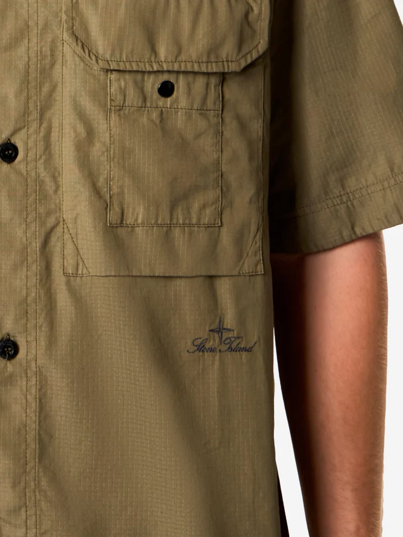Camicia a manica corta verde in micro ripstop con tasca sul petto