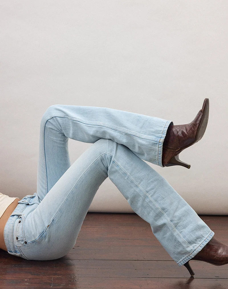 Flare-Jeans mit extrem niedriger Leibhöhe in Himmelblau