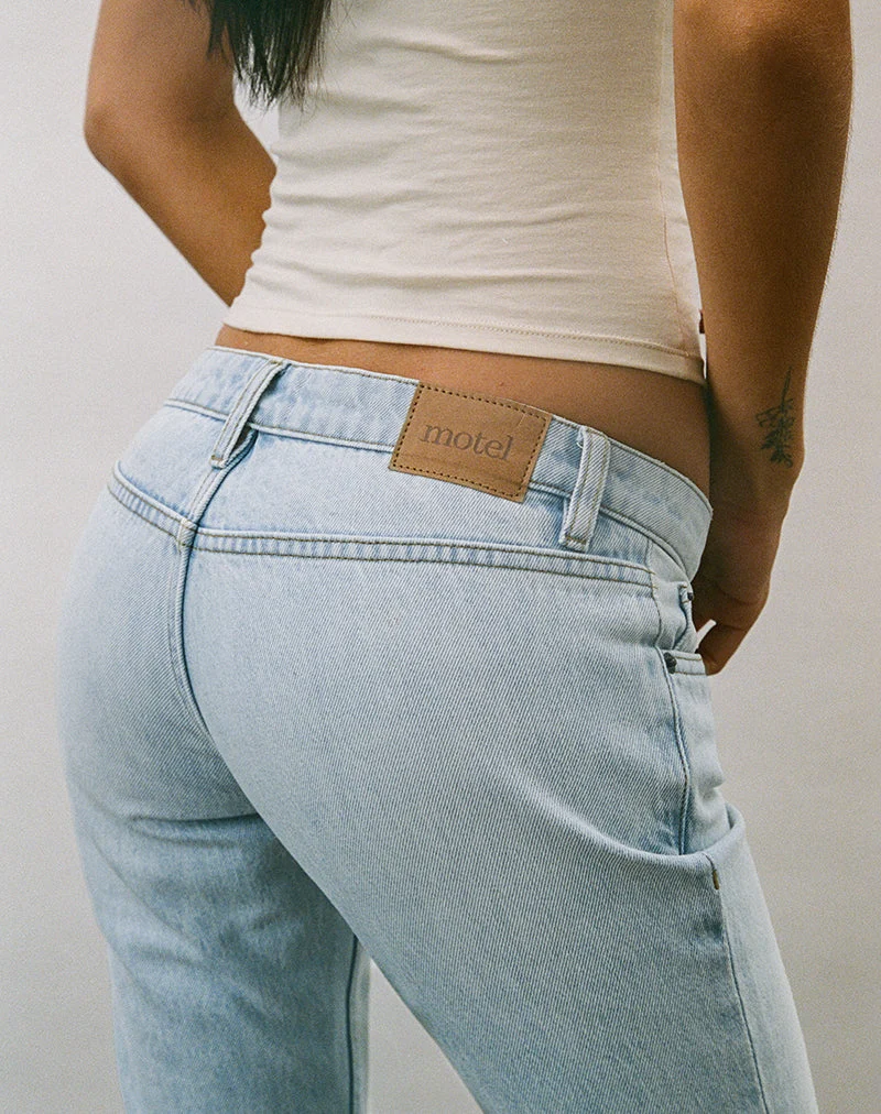 Flare-Jeans mit extrem niedriger Leibhöhe in Himmelblau