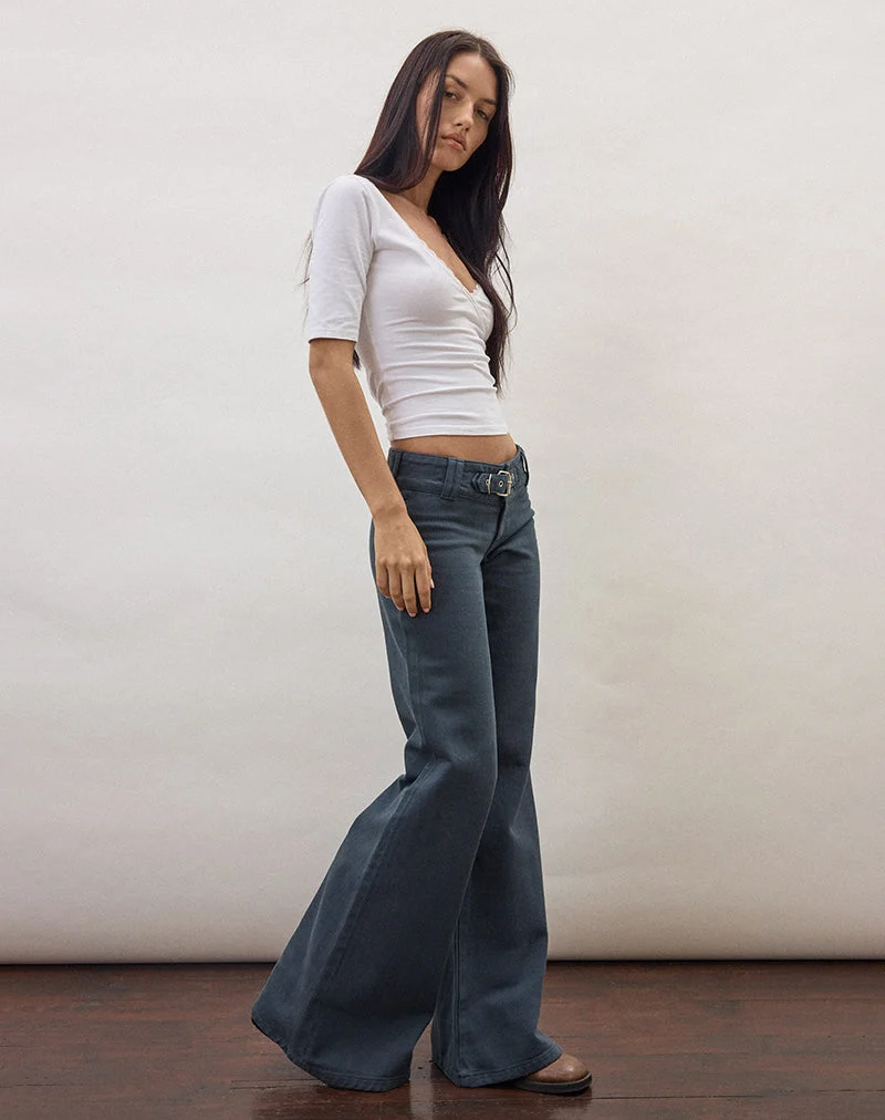 Hose mit Schnallenbund und ausgestelltem Bein in Air Force Blue