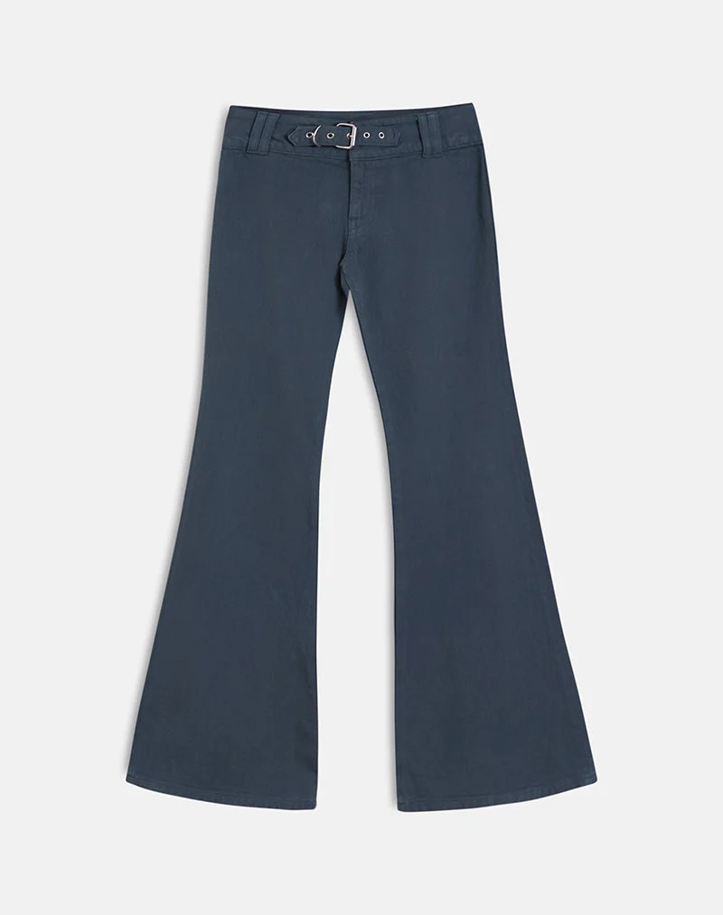 Hose mit Schnallenbund und ausgestelltem Bein in Air Force Blue