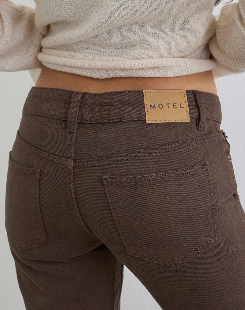 Extra niedrige Flare-Jeans in dunkler Schokoladenbraun