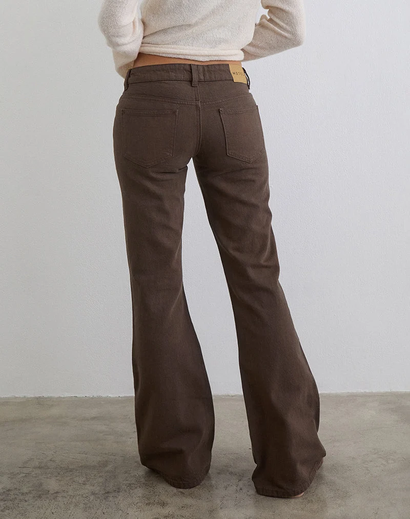 Extra niedrige Flare-Jeans in dunkler Schokoladenbraun