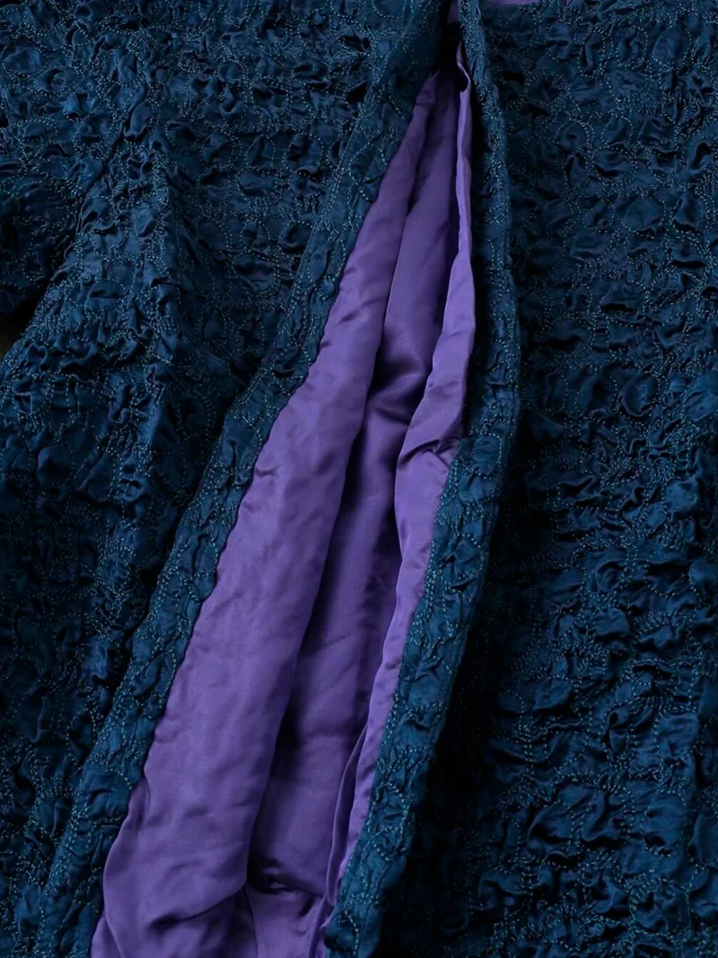Giacca blu con ricamo satinato
