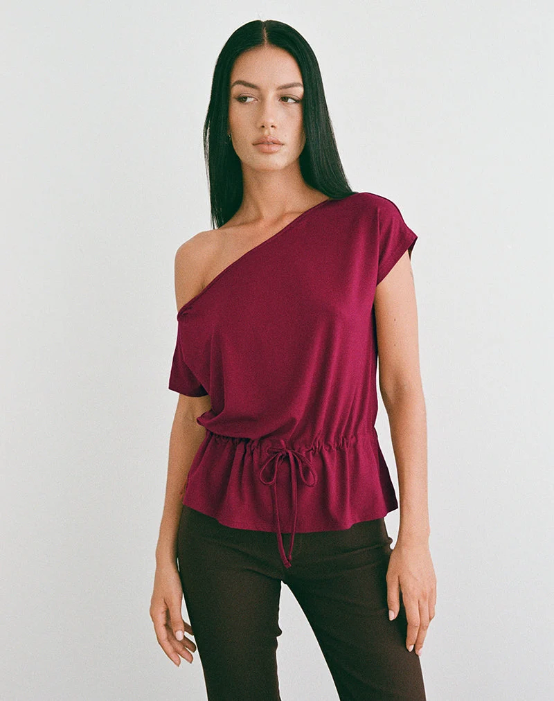 Sika One Shoulder Top in Burgunderrot mit Bindegürtel