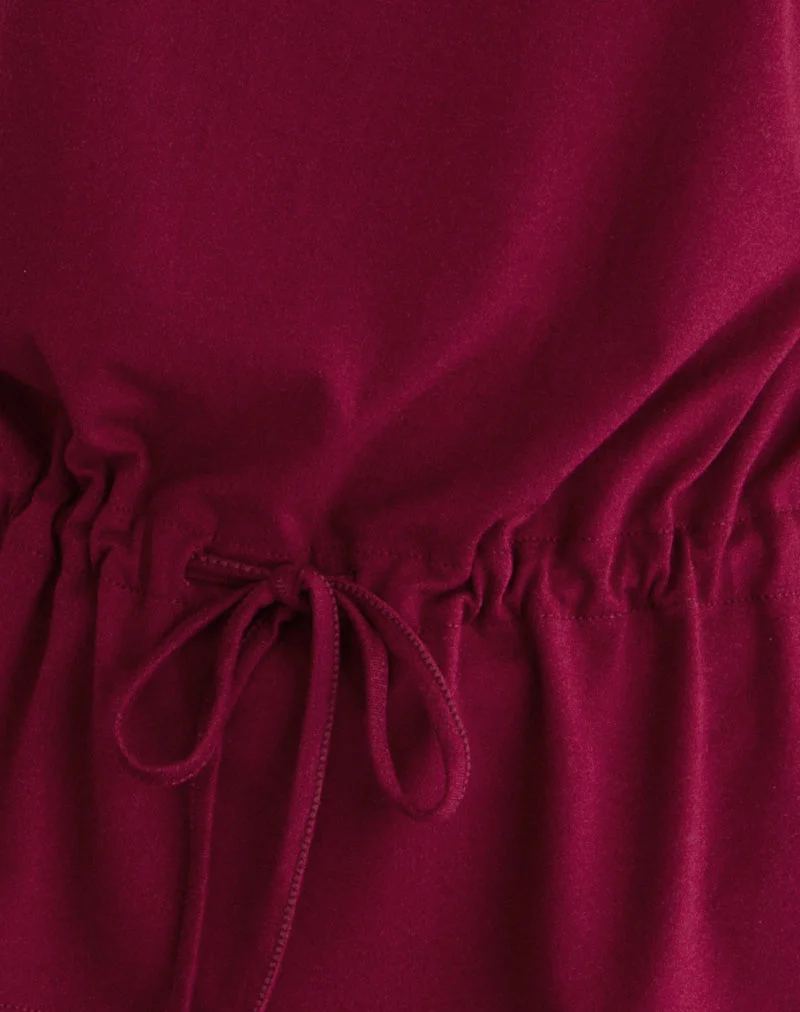 Sika One Shoulder Top in Burgunderrot mit Bindegürtel