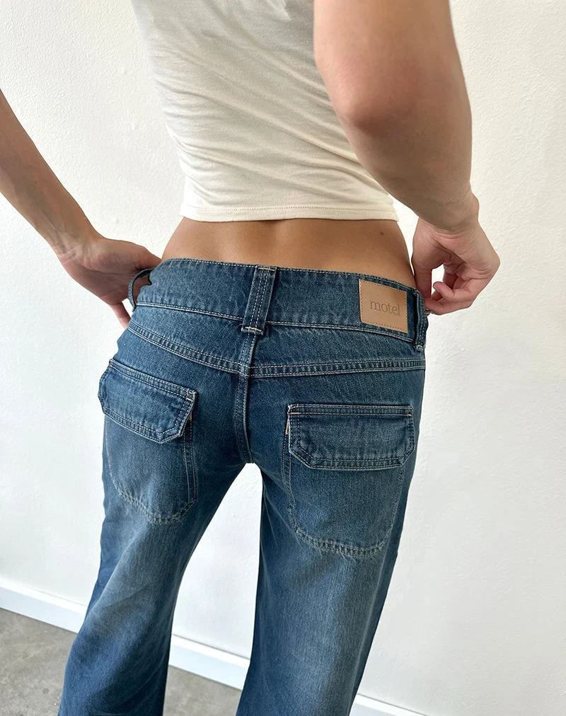 Entspannte Cargo-Jeans mit niedrigem Hüftumfang in Mittelblau