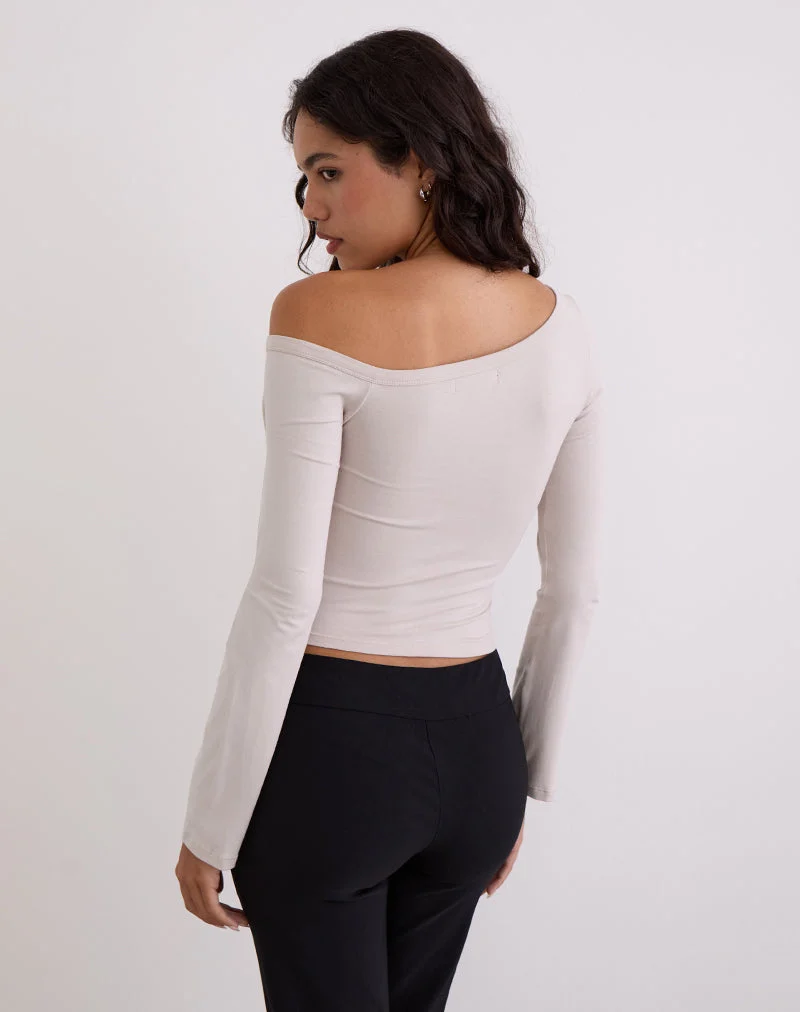 Wakana Asymmetrisches Oberteil mit langen Ärmeln in Cannoli Creme