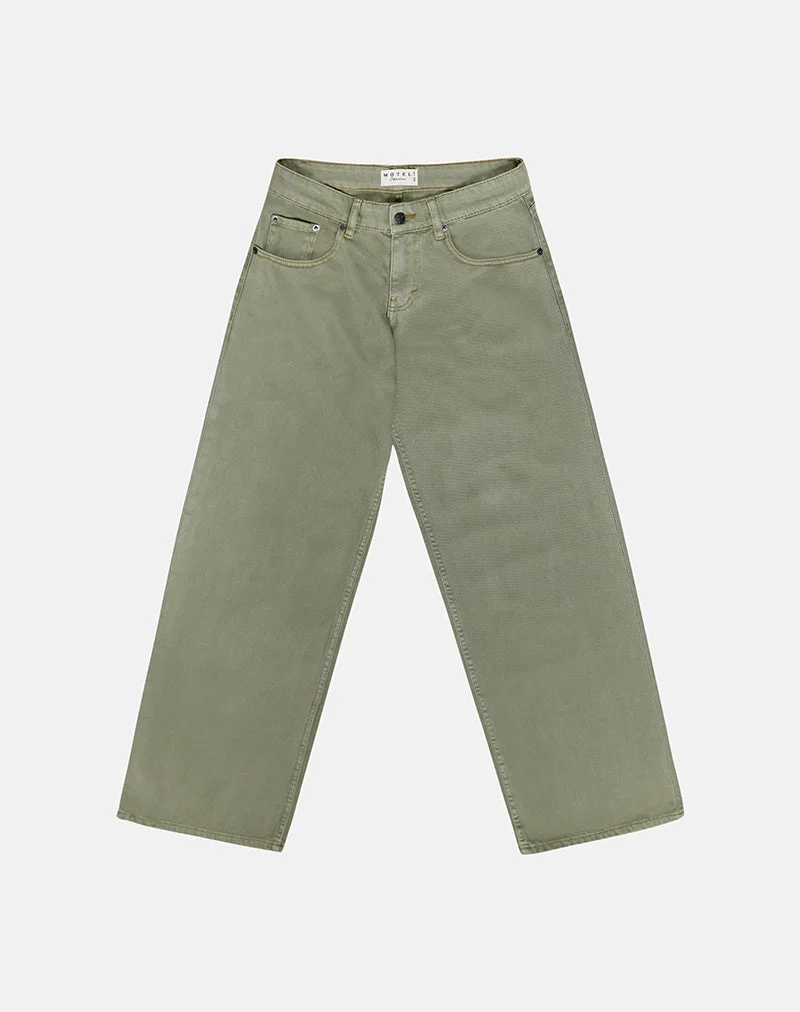 Niedrig geschnittene, geräumige Jeans in Ferngrün