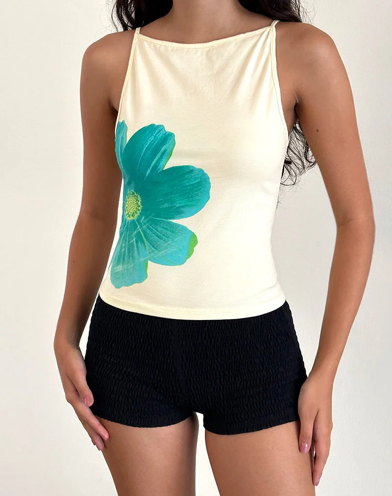 Dudley Vest Top in Buttermilch mit blau gemalter Blume