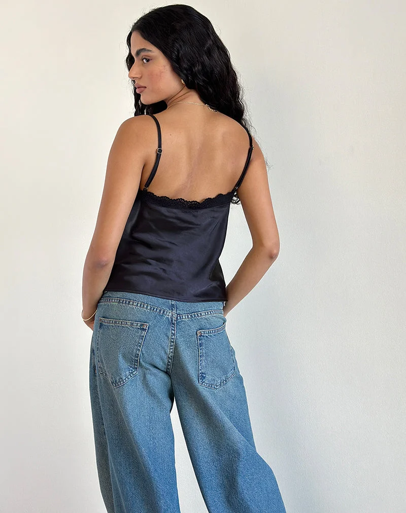 Kira Top aus schwarzem Satin mit schwarzer Spitze
