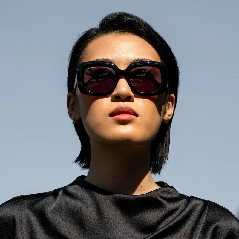 Isabel Bernard La Villette Rive Schwarz Quadratisch Sonnenbrille IB400003-01-01