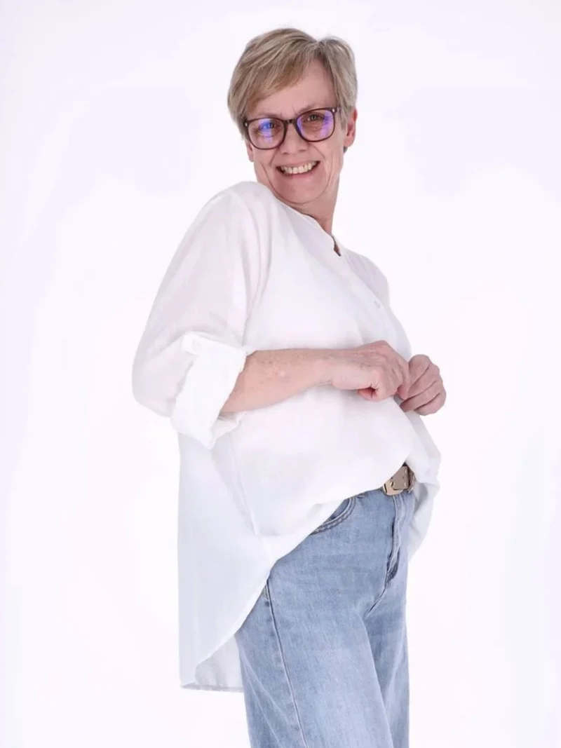 Weißes Damen Blusenshirt mit Knopfleiste & Krempelärmeln