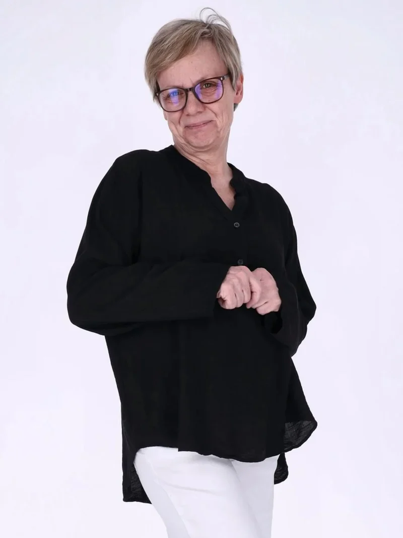 Damen Blusenshirt aus Viskose mit Krempelärmeln und Knopfleiste – Schwarz