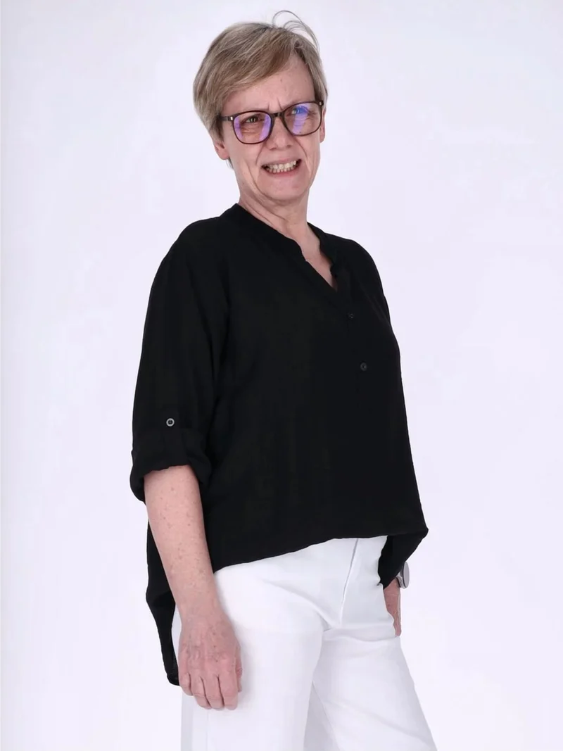 Damen Blusenshirt aus Viskose mit Krempelärmeln und Knopfleiste – Schwarz