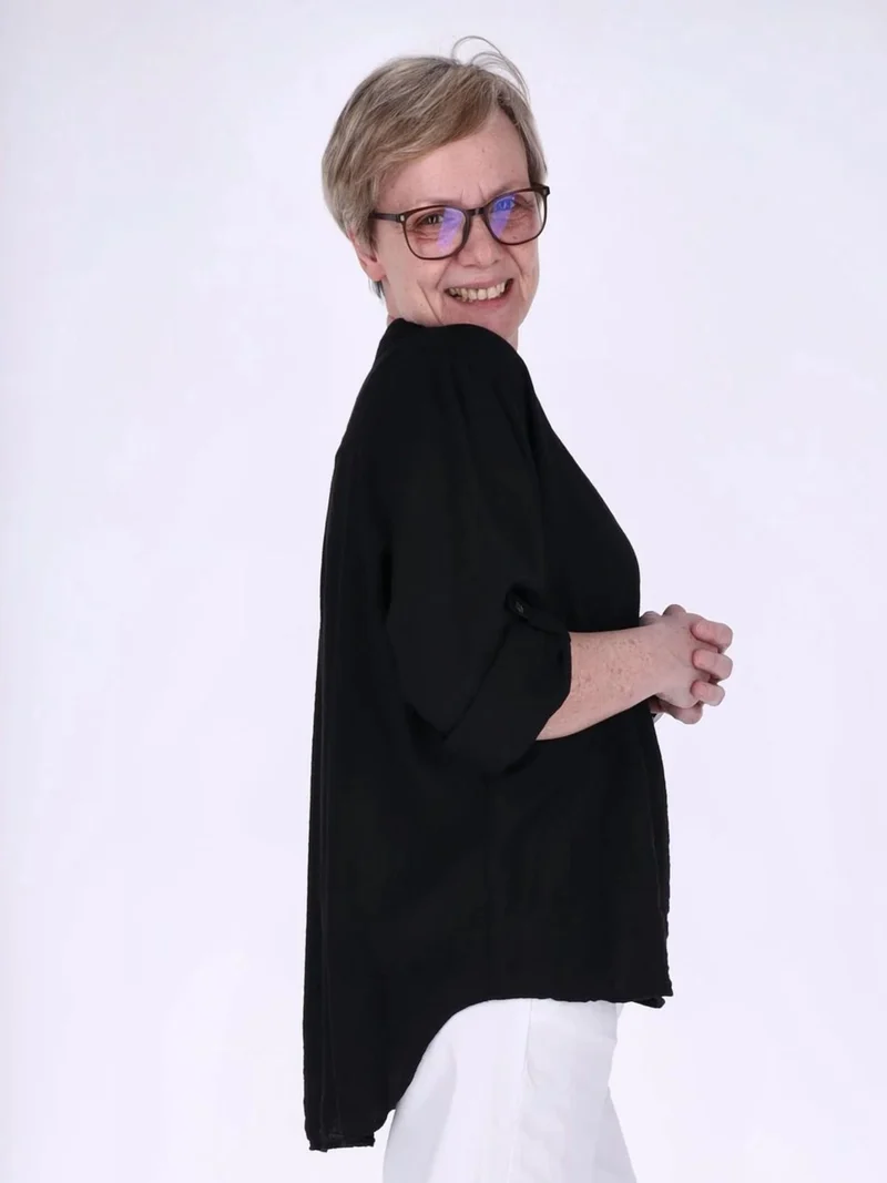Damen Blusenshirt aus Viskose mit Krempelärmeln und Knopfleiste – Schwarz