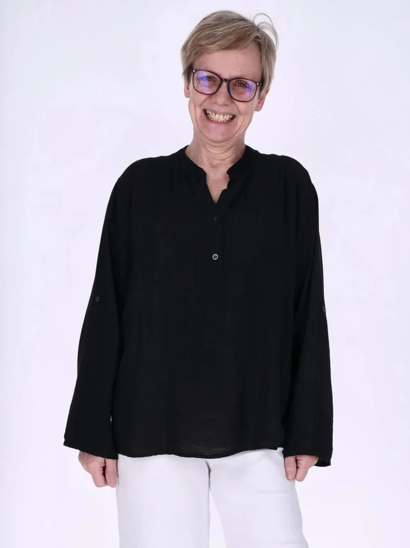 Damen Blusenshirt aus Viskose mit Krempelärmeln und Knopfleiste – Schwarz