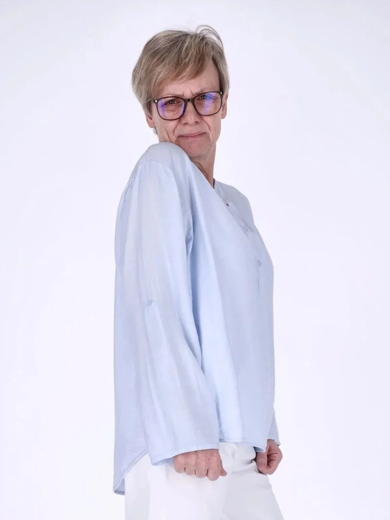 Blaues Damen Blusenshirt aus Viskose mit Krempelarm & Knopfleiste